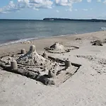 Bruchbude Mit Meerblick * ビンツ