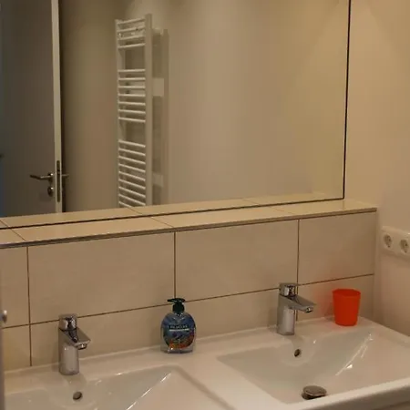 Bruchbude Mit Meerblick * Остзебад Бинц